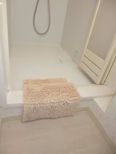 Apartment with Shower