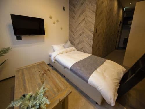Family Room with Shower Room2