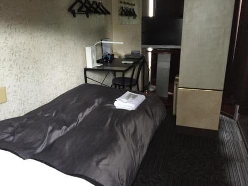Small Single Room with Shared Shower and Toilet - Male Only