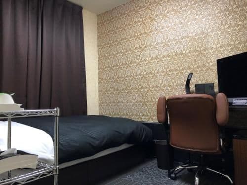 Small Single Room with Shared Shower and Toilet - Male Only