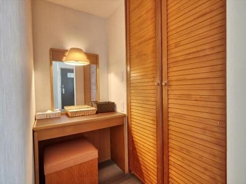 Corner Triple Room - Non-Smoking