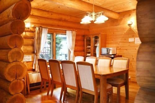 Deluxe Log House