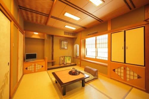 Japanese-Style Single Room with Shared Bathroom