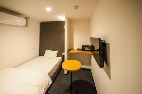 Single Room with Shared Shower and Toilet Male Only - Non-Smoking