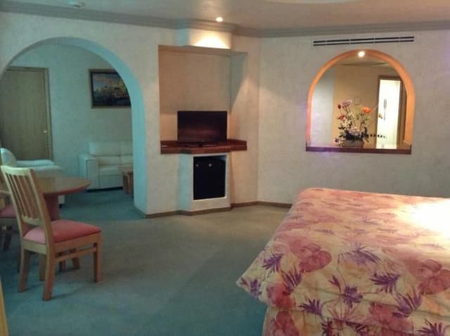 SUITE KING SIZE BED