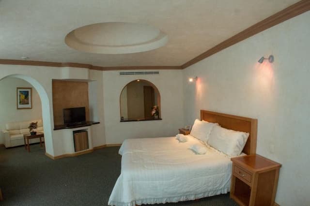 SUITE KING SIZE BED