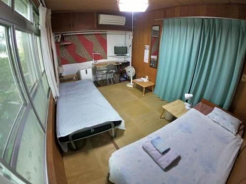 Economy Twin Room with Shared Bathroom