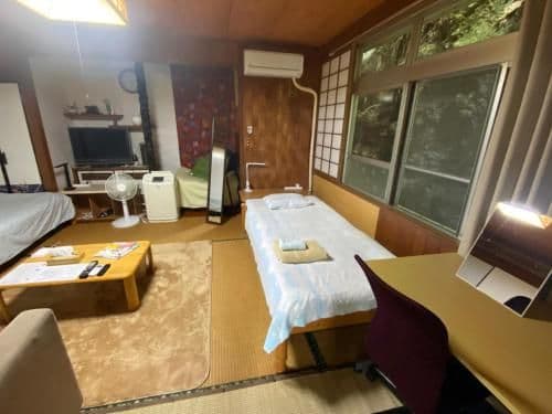 Basic Triple Room with Shared Bathroom