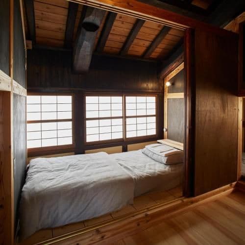 Single Bed in Mixed Dormitory Room