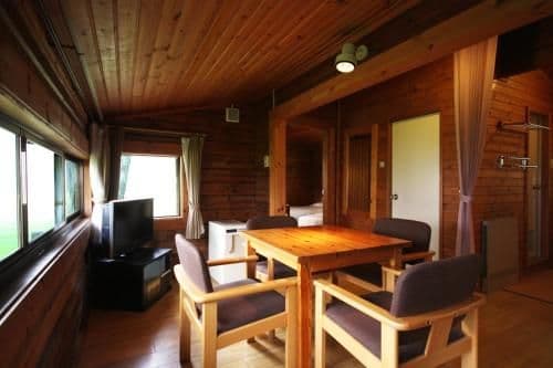 Cottage (4 Adults) - Smoking (West Building)