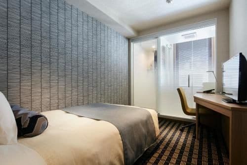 Single Room with Shower - Non-Smoking