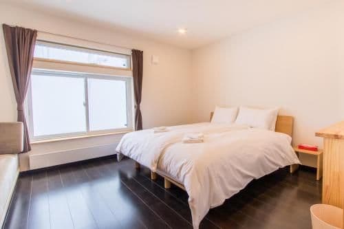 Deluxe One-Bedroom Apartment with A Bathroom 1C