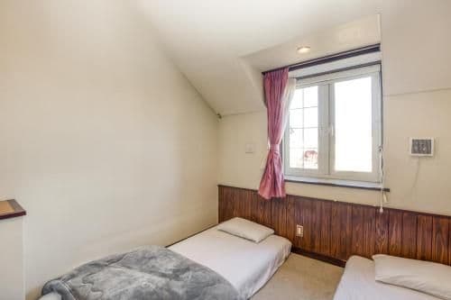 Twin Room with Shared Toilet