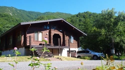 Woodpecker Chalet3