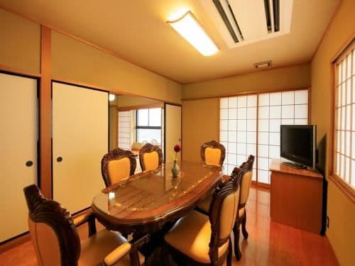 Standard Japanese-Style Family Room