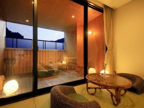 Deluxe Twin Room with Open-Air Bath