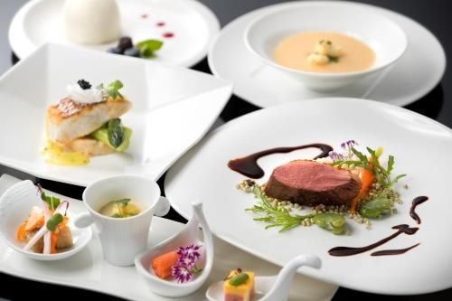 โรงแรมสึคาสะ รอยัล (Tsukasa Royal Hotel)1
