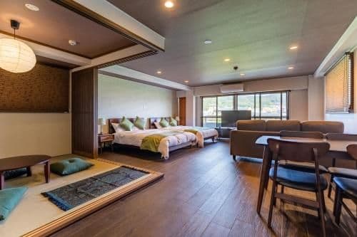 Deluxe Apartment with River and Mountain View