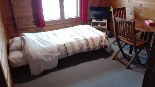 Single Room with Shared Bathroom - Non-Smoking