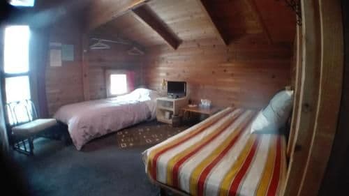 Single Room with Shared Bathroom - Non-Smoking