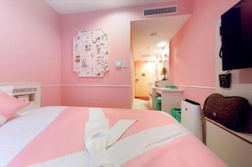Standard Double Room on Top Floor - Female Only