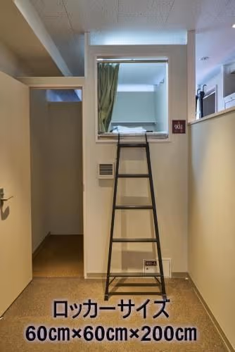 Capsule Room - Male Only