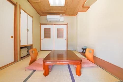 Japanese-Style Twin Room with Shared Bathroom - Non-Smoking