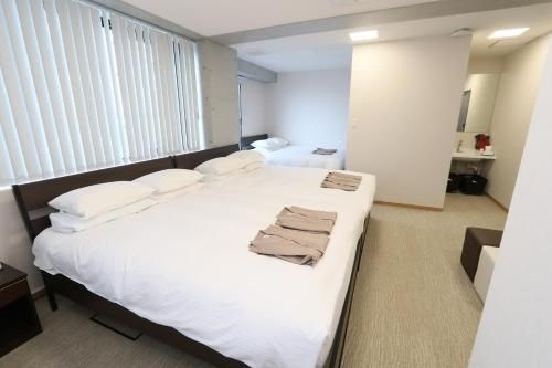 โรงแรมไลต์นิง (Lightning Hotel)1
