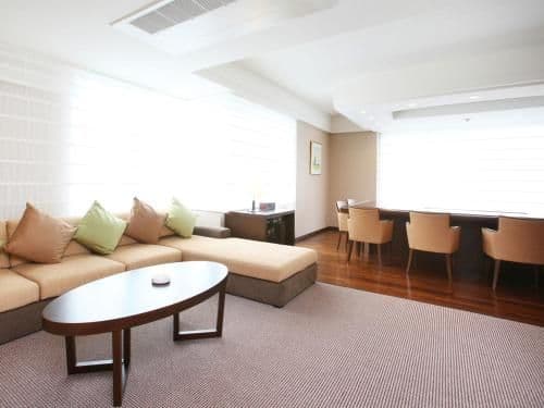 Deluxe Suite with Spa Bath