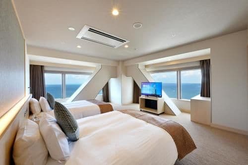 Deluxe Corner Twin Room with Bay View