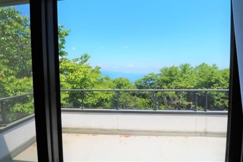 Atami Queens 52