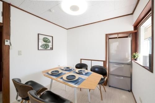 90平米一戸建てコンドミニアム最大定員13名様 (5 minutes walk from Miebashi Station / 90 square meters for rental / Next to Tomarin Port / 6 beds 9 people / next to cheap coin parking)0