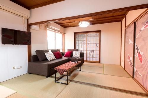 90平米一戸建てコンドミニアム最大定員13名様 (5 minutes walk from Miebashi Station / 90 square meters for rental / Next to Tomarin Port / 6 beds 9 people / next to cheap coin parking)3