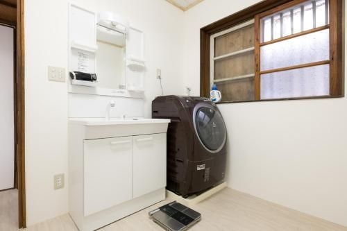 90平米一戸建てコンドミニアム最大定員13名様 (5 minutes walk from Miebashi Station / 90 square meters for rental / Next to Tomarin Port / 6 beds 9 people / next to cheap coin parking)2