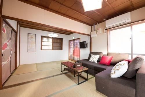 90平米一戸建てコンドミニアム最大定員13名様 (5 minutes walk from Miebashi Station / 90 square meters for rental / Next to Tomarin Port / 6 beds 9 people / next to cheap coin parking)1