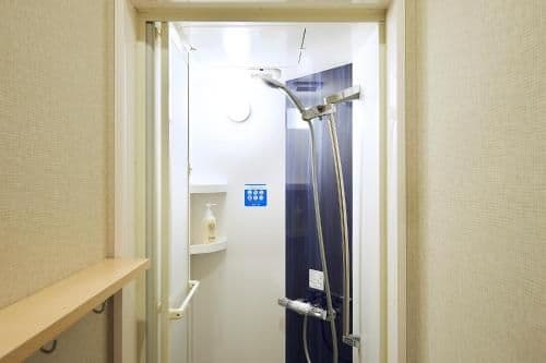 Private Single Room with Shared Bathroom