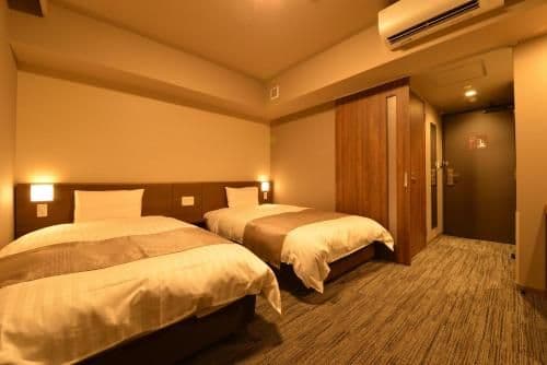Adjoining Twin Room with Bath - Non Smoking