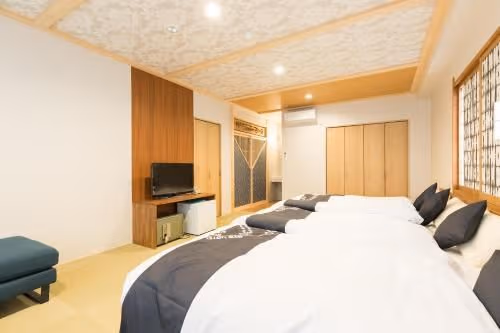 Quadruple Room with Shared Bathroom