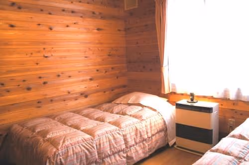 Economy Twin Room with Shared Bathroom