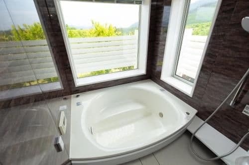 Queen Suite with Spa Bath