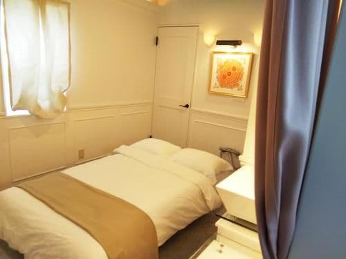Queen Suite with Spa Bath