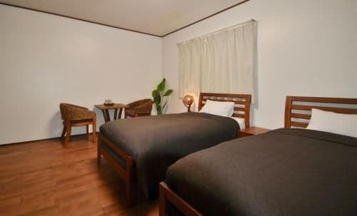 Twin Room with Extra Bed and Shared Bathroom