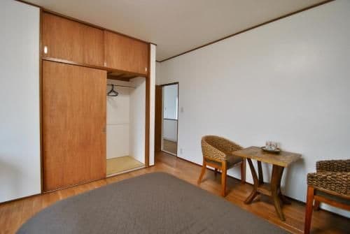 Twin Room with Extra Bed and Shared Bathroom