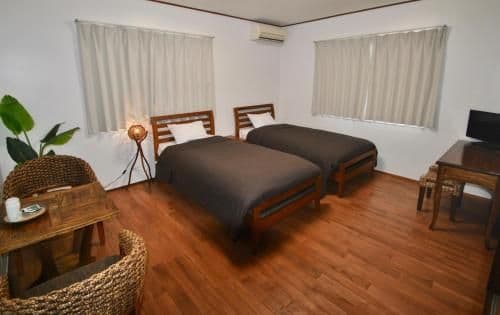 Twin Room with Extra Bed and Shared Bathroom