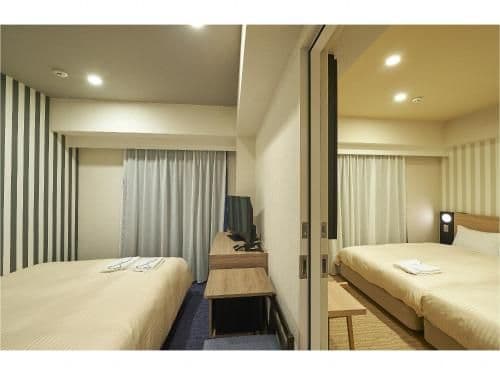 Connecting Room