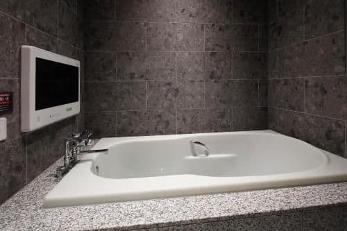 Queen Room with Spa Bath
