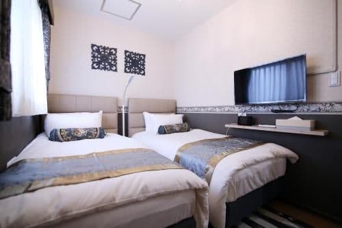 Twin Room with Shower