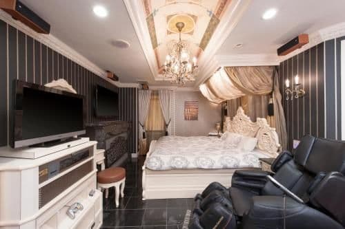 King Room with Spa Bath