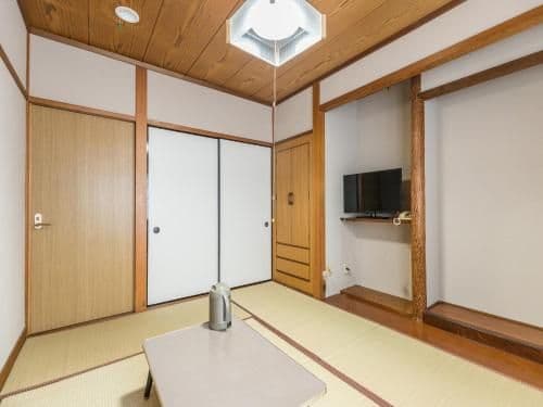 Japanese-Style Twin Room with Shared Bathroom - Non-Smoking