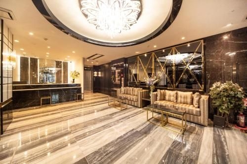The Grandeur Hotel0